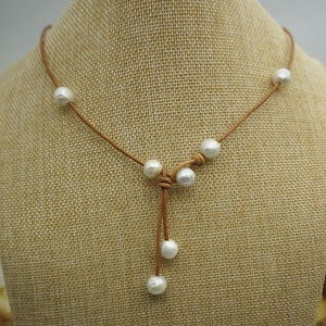 Round pearl,high luster,Leather Pearl Necklace, Pearl Leather Necklace, White Freshwater pearl, Light Brwon Leather Pearl necklace,Le1-032