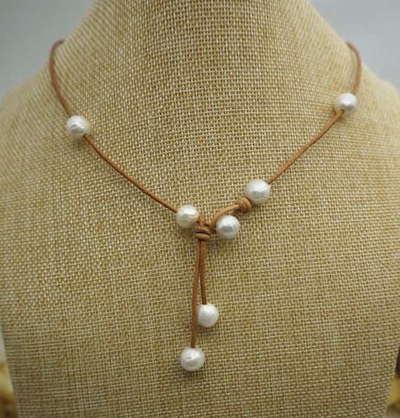 Two Rows Baroque pearl leather necklacePearl and Leather -  Portugal