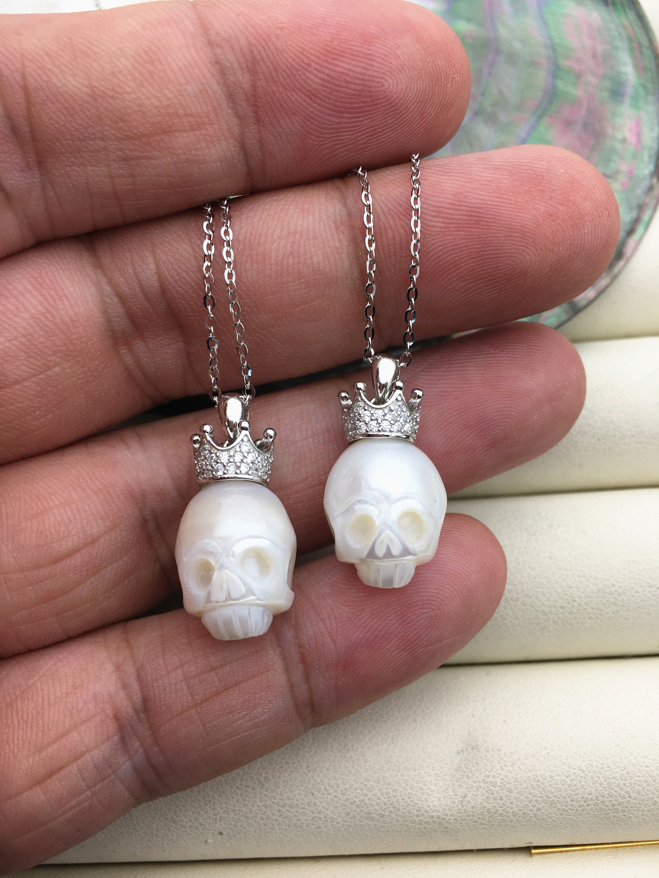 1pc AAA 11-12mm Big White Handmade Carved Skull Freshwater 1pc AAA 11-12mm Big White Handmade Carved Skull Freshwater