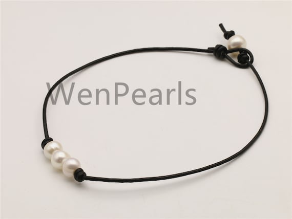 Three Pearl Leather Pearls Choker 