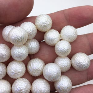 Shine!1pc AAA 11-16mm White Round Carved Freshwater Pearl - no hole  - Hand Carved - CAC-FLW-8-1