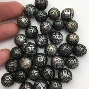 1pc 12/13/14mm Oval Pineapple Carved Tahitian Pearl - Hand Carved - Tattoo Tahitian Pearls, carved pearls, flower designs,CAC-FLW-9-7