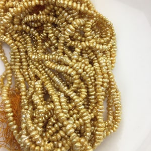 Pérolas de água doce de batata de ouro amarelo de 8 polegadas AA 3-4mm, pérola de semente, pérola de tamanho pequeno, fornecimento genuíno de fio de pérola da China, SM3-T1