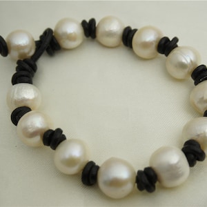 11mm big pearl bracelet,Leather Pearls Bracelet, Handmade Cuff,White Pearls on Brown Leather,Black leather bracelet,Le7-031