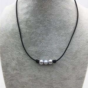 3 gray pearl Leather Pearls choker necklace- near round pearl - Genuine freshwater pearl - Brown Tan Real leather - Le5-042