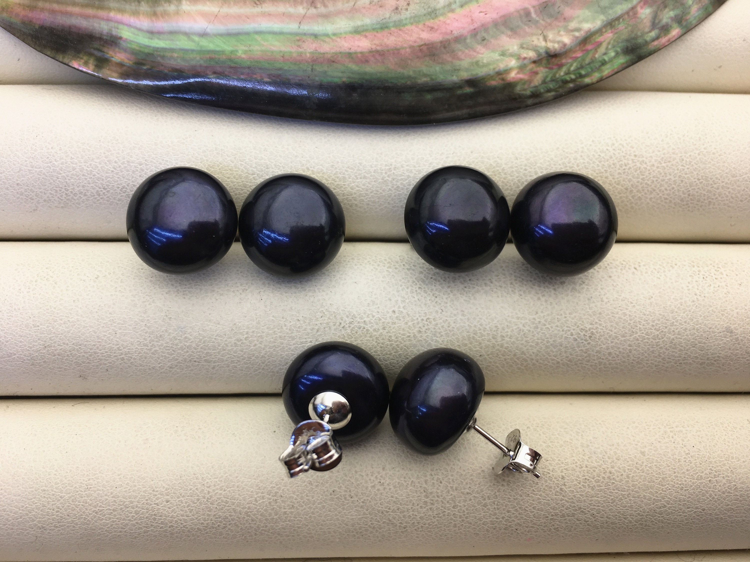 ピアス [BLACKMUSE] Antique pearl wave post Earrings 8.5-9.0 mm AAA Black Freshwater Pearl Stud Earrings – Pearl
