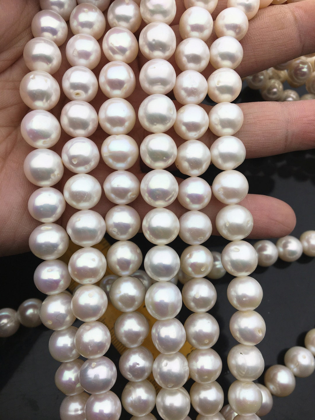 High Luster!aa 10.4-11.4mm White Round Freshwater Pearls