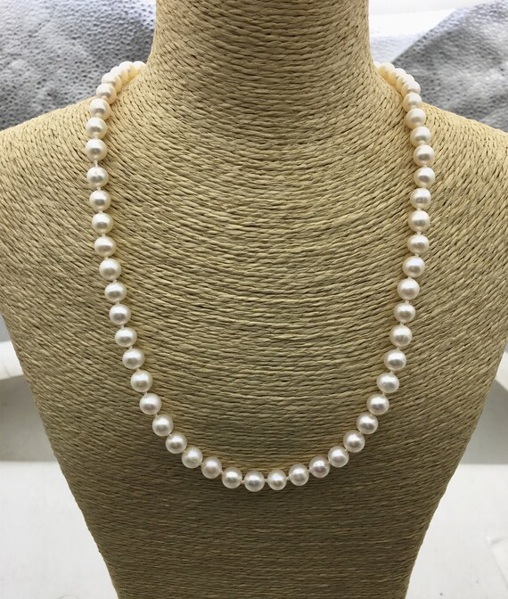 18.5'' AA 6.4-7.2mm White Round Freshwater Pearl 