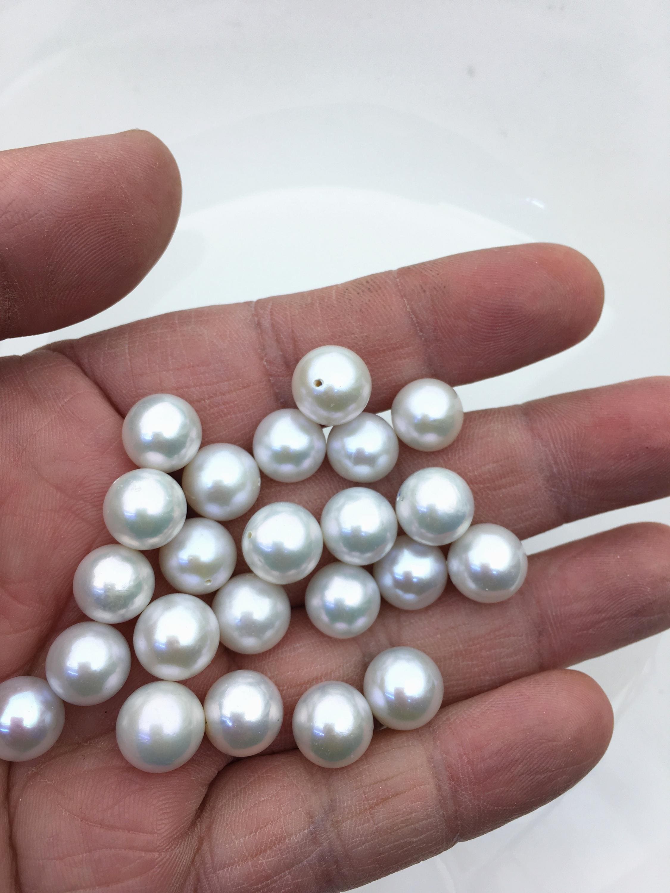 10個入り AAA 10-11 mm ホワイトラウンド淡水真珠、0.9 mm ハーフ