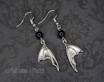 Boucles d'oreilles gothiques ailes de chauve-souris avec onyx noir - Boucles d'oreilles chauve-souris en argent, Bijoux vampire, Boucles d'oreilles gothiques, Boucles d'oreilles Halloween