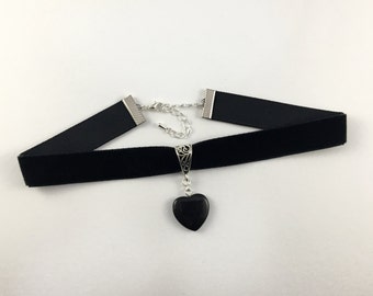 Svart Onyx Hjärtchoker - Svart sammet gotisk choker, gotiska smycken, gotisk choker, ädelstenschoker, kristallhjärtsmycken, onyxhalsband