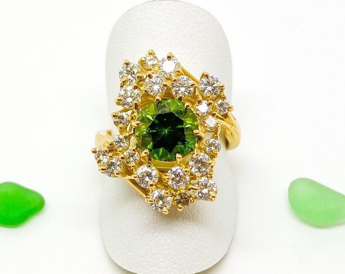 Stunning Green Tourmaline and Diamond 18ct Gold Cluster Ring - Exceptional 2 Carat Green Tourmaline With 1.5 Carat Spread Of White Diamonds