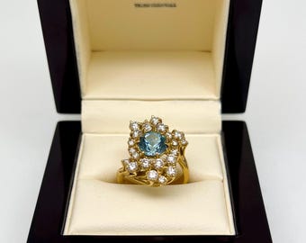 Stunning 18ct Gold Cluster Ring – 1.85ct Diamond Cut Aquamarine with a 1.5 Carat Spread Of White Diamonds
