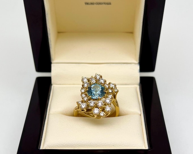 Stunning 18ct Gold Cluster Ring – 1.85ct Diamond Cut Aquamarine with a 1.5 Carat Spread Of White Diamonds