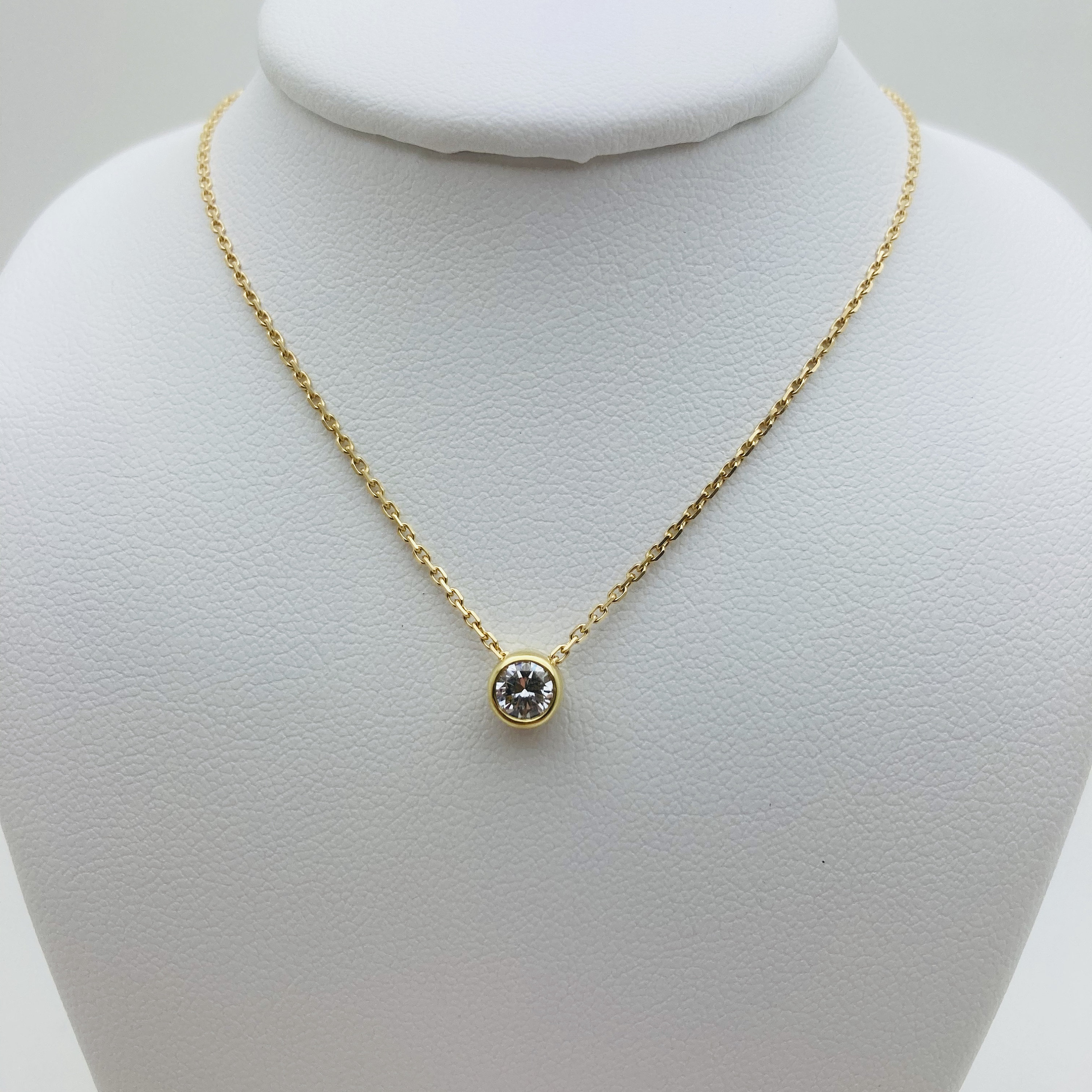 Floating Diamond Pendant Stunning 0.41pt GH Clarity Diamond set in 18ct Yellow Gold