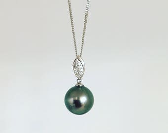 Tahitian Pearl Pendant, set in 18ct White Gold with Diamonds