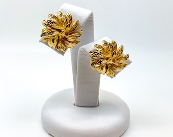 9ct Gold Chrysanthemum Stud Earrings, Chrysanthemum Earrings For Women, 9ct Gold Flower Earrings, Solid Gold Earrings Stud