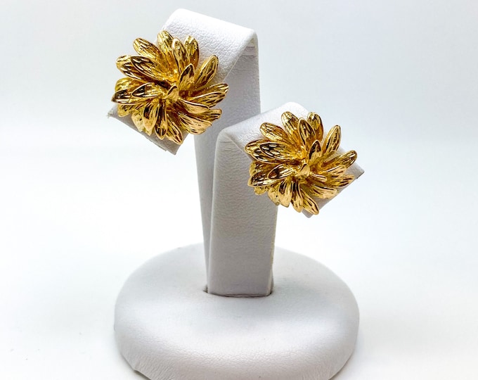 9ct Gold Chrysanthemum Stud Earrings, Chrysanthemum Earrings For Women, 9ct Gold Flower Earrings, Solid Gold Earrings Stud