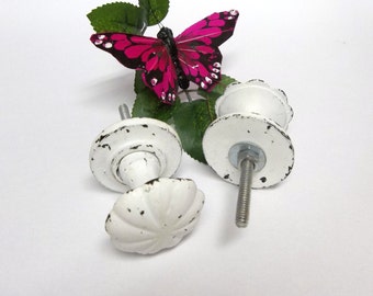 White Scallop Metal Hardware Knob With Base Distressed Home Accessory Home Decor Drawer Pull Drawer Knob Cabinet Knob Cabinet Pull