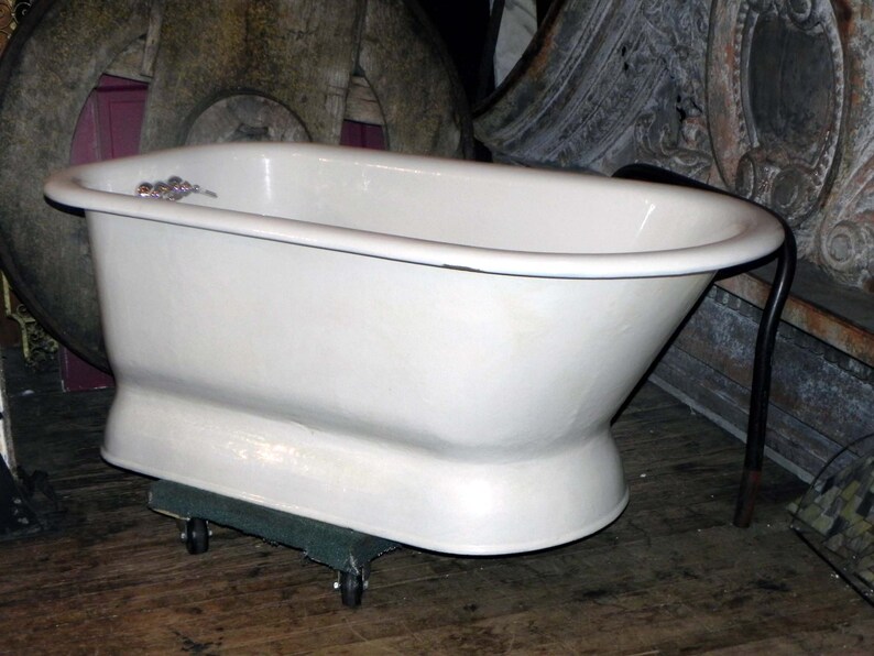 Antique One Piece Cast Iron 54 Long Pedestal Bath Tub Etsy