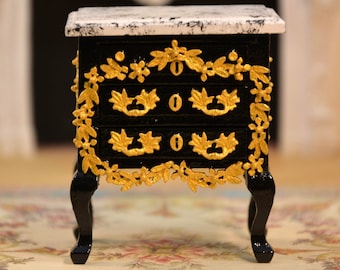 Commode Rococo Louis XV, Ornementation dorée, 3 tiroirs fonctionnels, Miniature échelle 1/12, Maison de Poupée, Style Français, Magnifique !