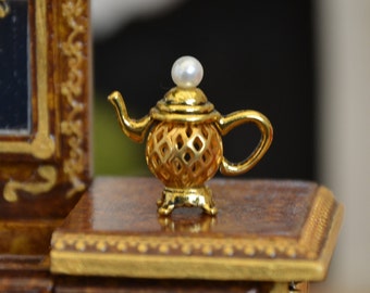 French Stylish coffee maker, in gold metal and finely chiseled, 1/12 scale, Dollhouse, French Style, Good quality!