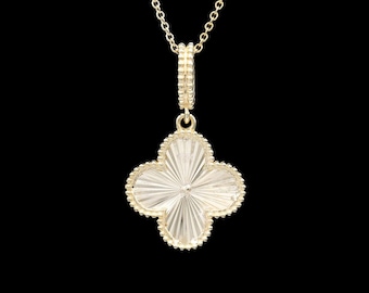 Collar con colgante de trébol estilo Alhambra en oro amarillo de 18 quilates