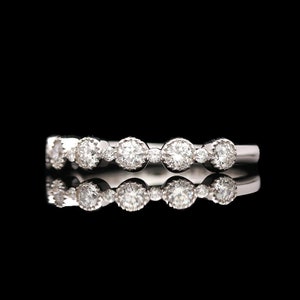 Anillo Adrianna Papell de oro blanco de 14 k con diamantes engastados en bisel de 0,51 quilates imagen 3
