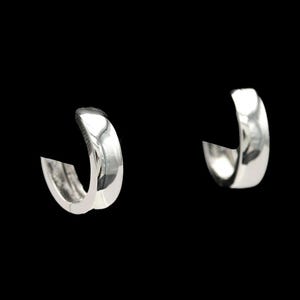 14k White Gold Huggie Hoop Earrings