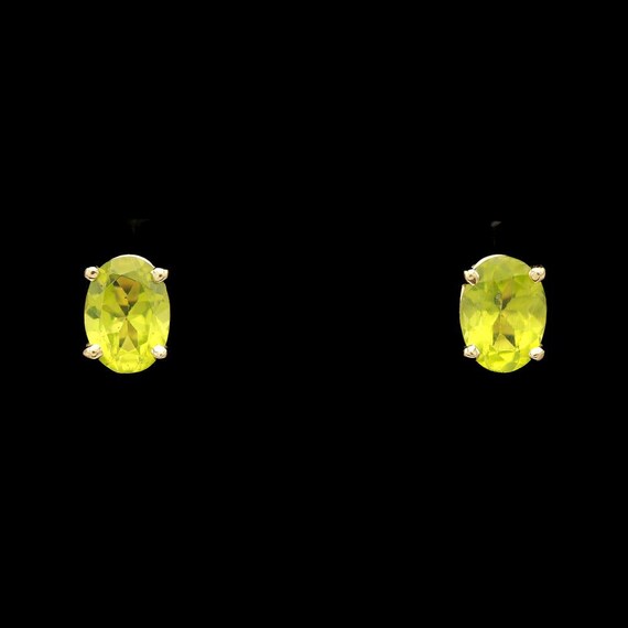 14k Yellow Gold Peridot Stud Earrings