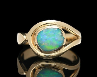 Vintage 9k Yellow Gold Boulder Opal Ring