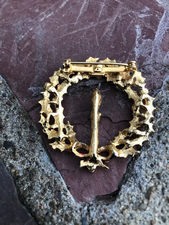 Vintage Goldtone Christmas Wreath / Pin with Cand… - image 3