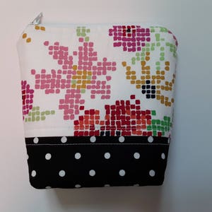 Essential Oil Travel Bag: Floral Print Pouch, Holds 5 Bottles