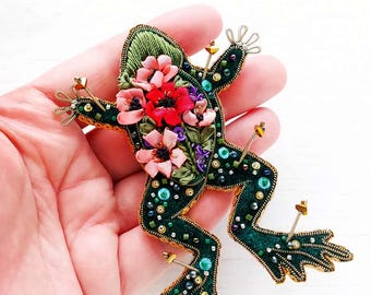 Frog Brooch Pin Floral Toad Cottagecore Gift Animal Nature Anatomy Biology Science Lover Jewelry