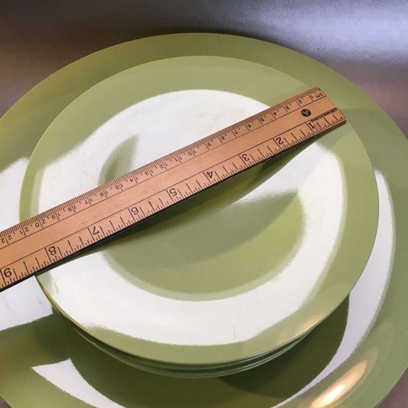 Set Of 4 Tupperware 8.5 Gestures Lime Green Salad Dessert Bread Plate
