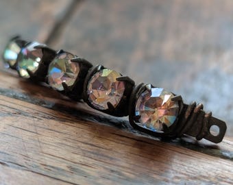 Rustieke regenboog lichte handverouderde messingdraad omwikkelde armband verbindingsstaaf