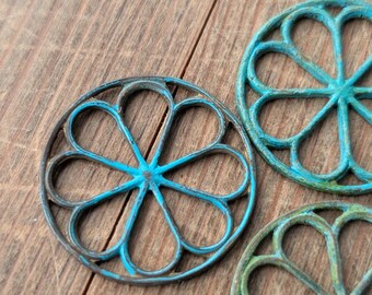 Verouderd messing rond kathedraalvenster met handpatina 25 mm-verbindingsstukken