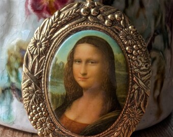 Grote vintage Mona Lisa acryl cabochon hanger gouden setting