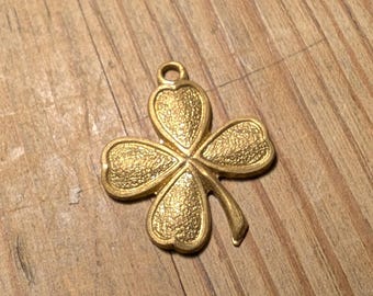Dijes de trébol de cuatro hojas de latón vintage 4