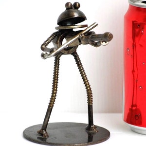 Frog play violin scrap metal model, home decoration art metal sculpture, gift for mom, Graduation gift for her, Labor day gift for Mom