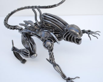 エイリアン戦士が這うリサイクルスクラップメタルアート彫刻 - Etsy 日本