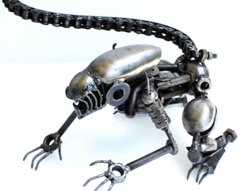 エイリアン戦士が這うリサイクルスクラップメタルアート彫刻 - Etsy 日本