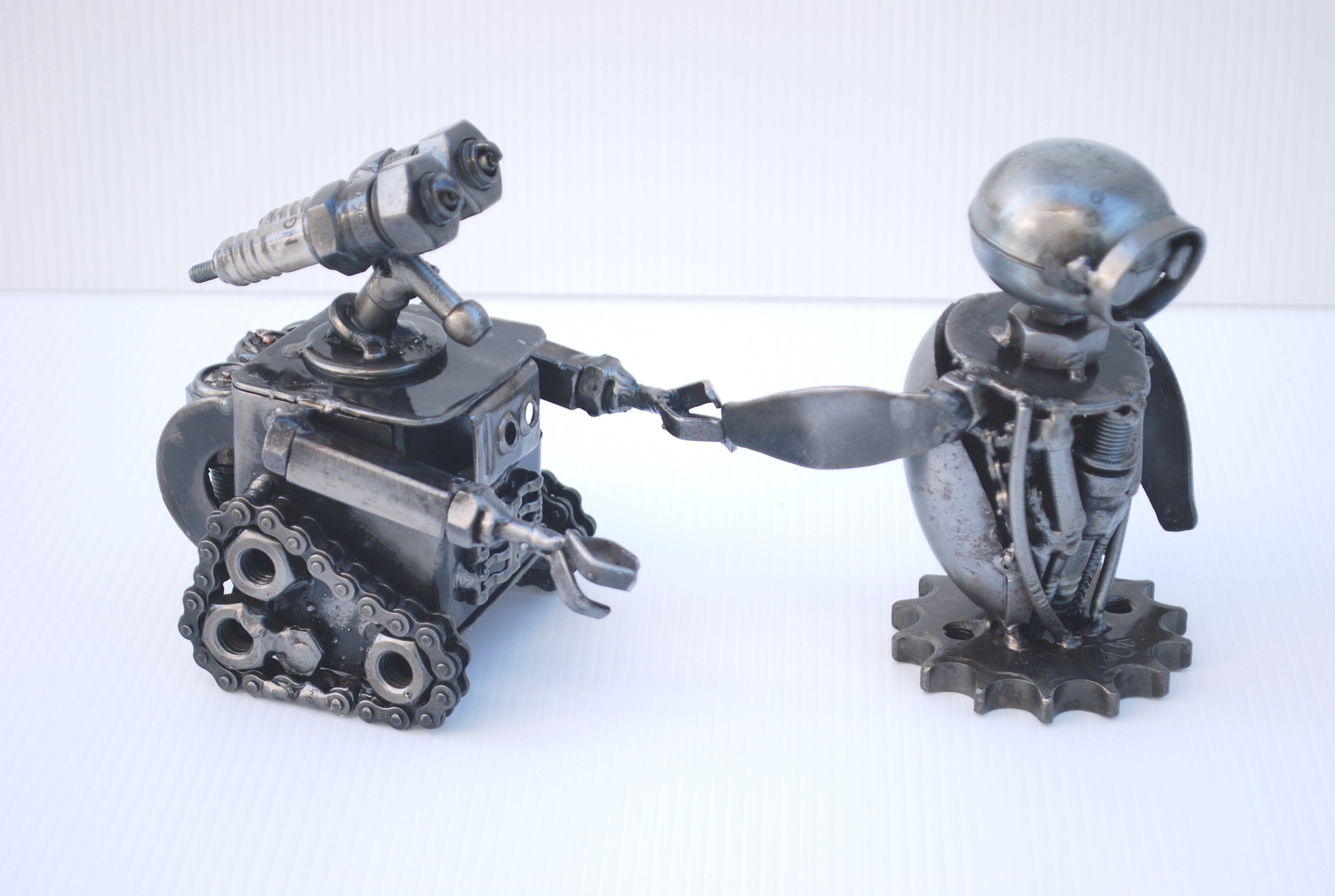 ESCULTURA DE METAL Mini Robot Modelo Reciclado Hecho a Mano - Etsy España