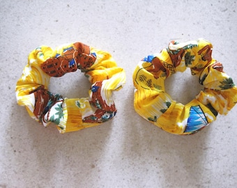 Juego de 2 coleteros tropicales amarillo dorado 100 % rayón Royal Hawaiian Hotel Iconic Waikiki Pink Palace Palm Tree Tribal Ponytail Holders