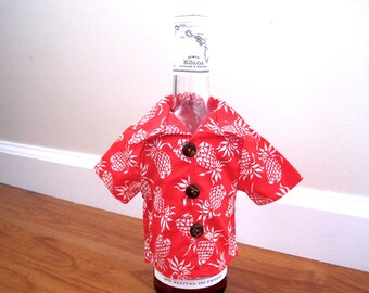 Mini HAWAIIAN Shirt Wine Bottle Cover Tossed White Pineapples on RED Cotton Housewarming Hostess Bartender Gift 3 REAL Coconut Shell Buttons