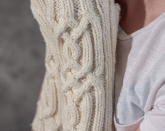Cable knit fingerless gloves