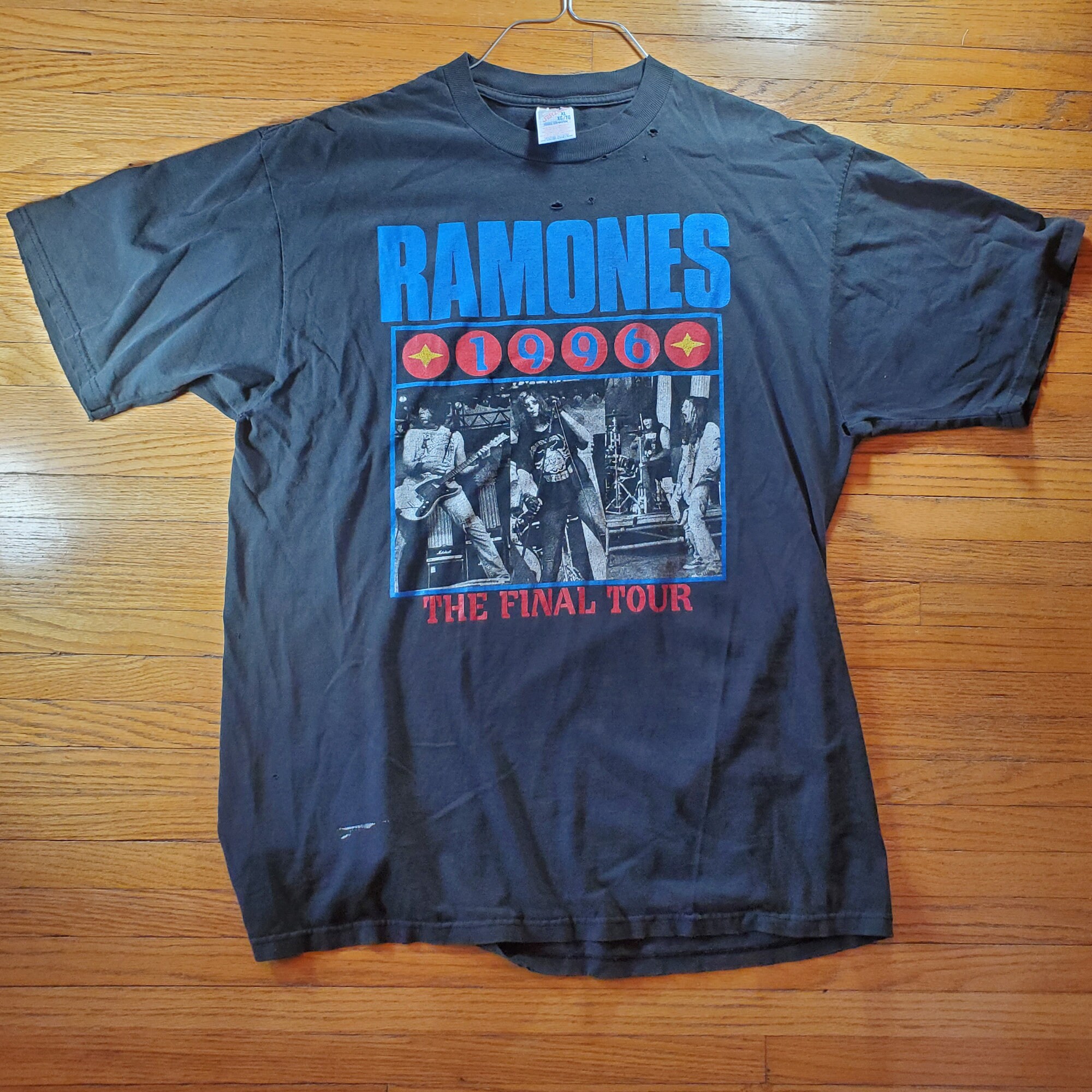 Discover Vintage 1996 Ramones Adios Amigos Final Concert Tour T-Shirt