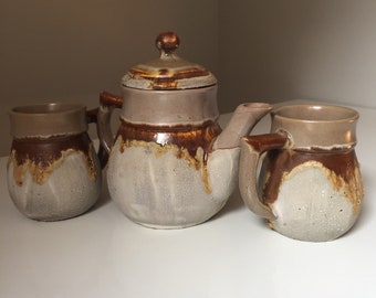 Tundra Canadian Pottery Vintage SauceFondue Warmer. Tundra Canadian Pottery Vintage SauceFondue Warmer.