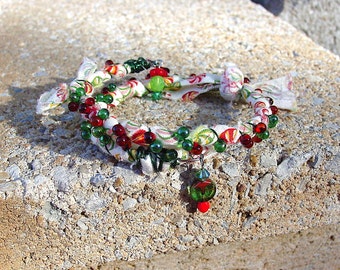 Christmas Memory Wire Bracelet, Upcycled Fabric Bangle Bracelet with Multi Colored Fabric wrapped with Wire and Glass Beads, Xmas Bracelet