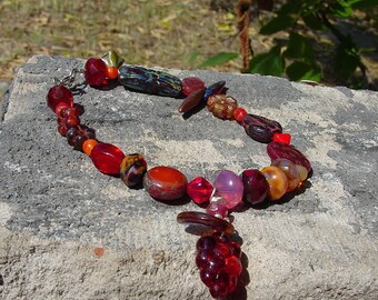 Bourgondië, oranje en roze opaal tsjechische glaskralenarmband, tsjechische glasbloemarmband, bloementuinarmband